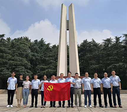 缅怀 重温 传承——记游艇会yth智能党支部七一活动